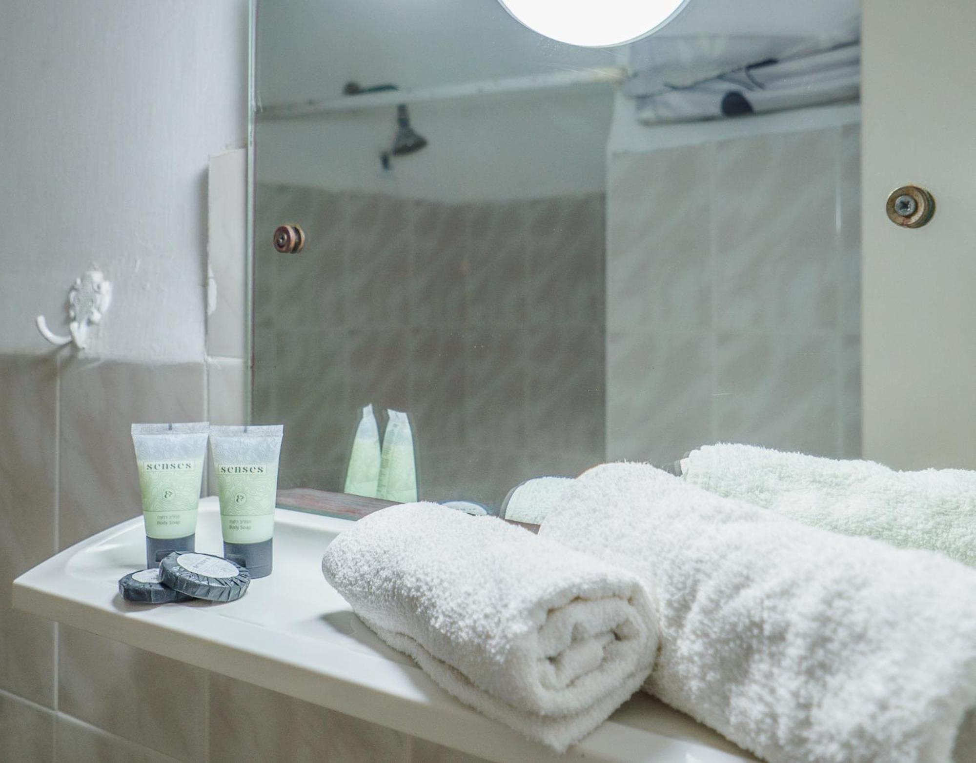 Breezot Yam Hotel Naharija Kültér fotó